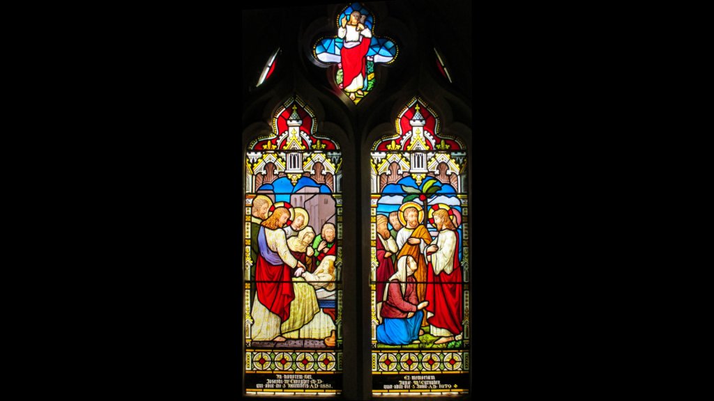 The raising of Jairus' daughter and the woman touching Jesus' hem , stained glass windows of St Andrew's Church (Nuthurst, GBR), license: Antiquary, CC BY-SA 4.0, via Wikimedia Commons. Source: https://commons.wikimedia.org/wiki/File:Nuthurst_glass_7.jpg.